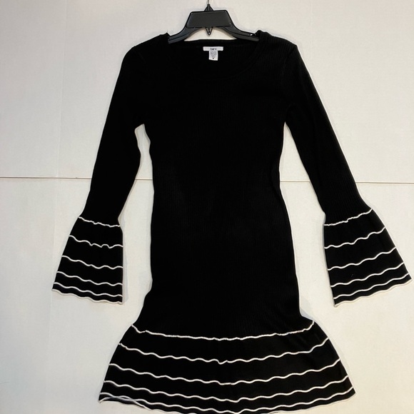 Barr lll Dresses & Skirts - Barr lll black and white dress size M
